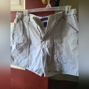 Gently worn men's stone/khaki cargo.  Elastic sides.